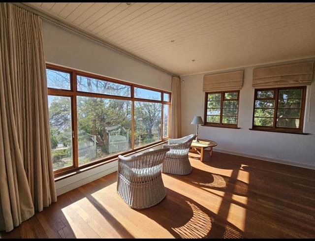 6 BEDROOM HOUSE FOR SALE IN DA GAMA BAY